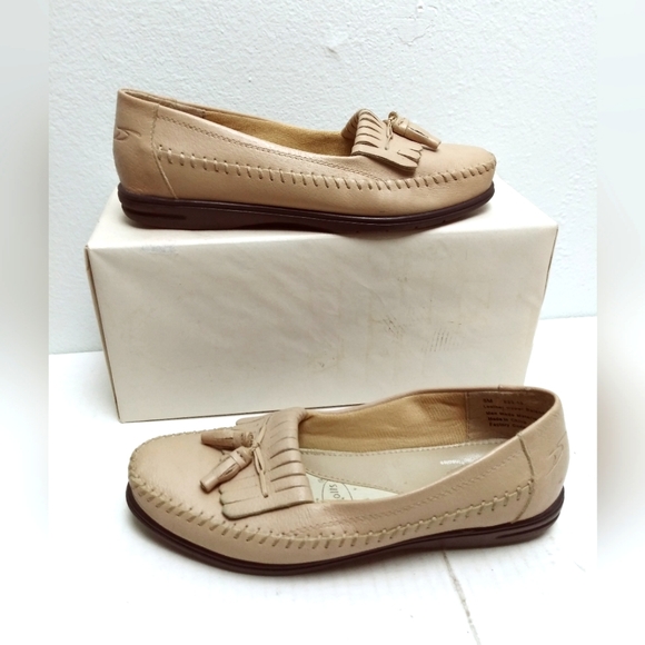 Dr. Scholl's Tan Loafers with Tassel Details Size 5M Casual Driving Walk Travel - Picture 1 of 9